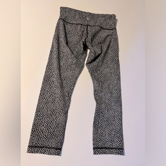 Lululemon crop leggings - Picture 3 of 4